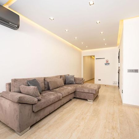 Modern 2 Bedroomed Apartment In 그지라 외부 사진