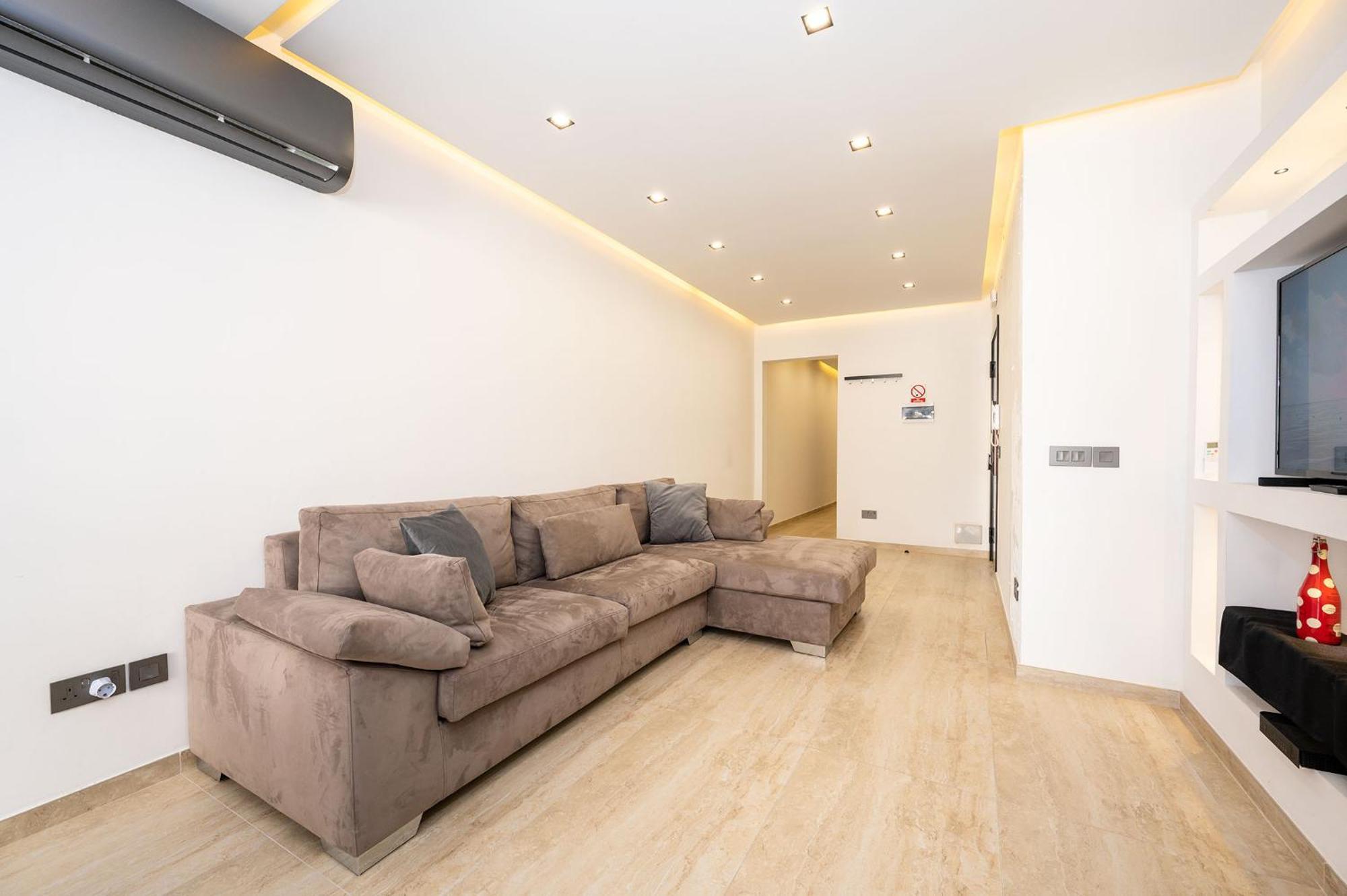 Modern 2 Bedroomed Apartment In 그지라 외부 사진