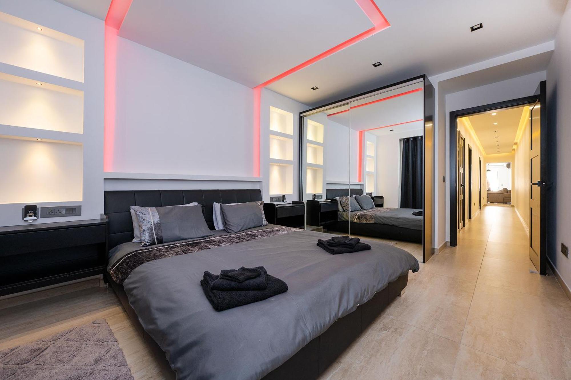 Modern 2 Bedroomed Apartment In 그지라 외부 사진