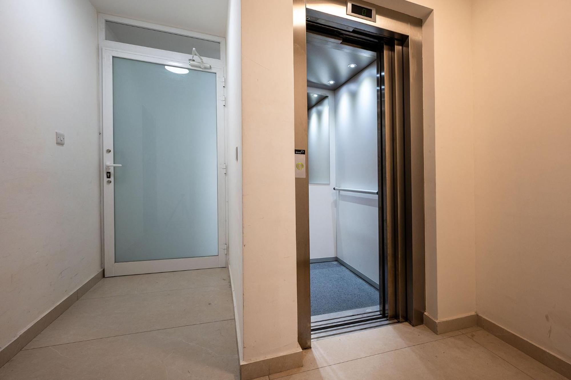 Modern 2 Bedroomed Apartment In 그지라 외부 사진