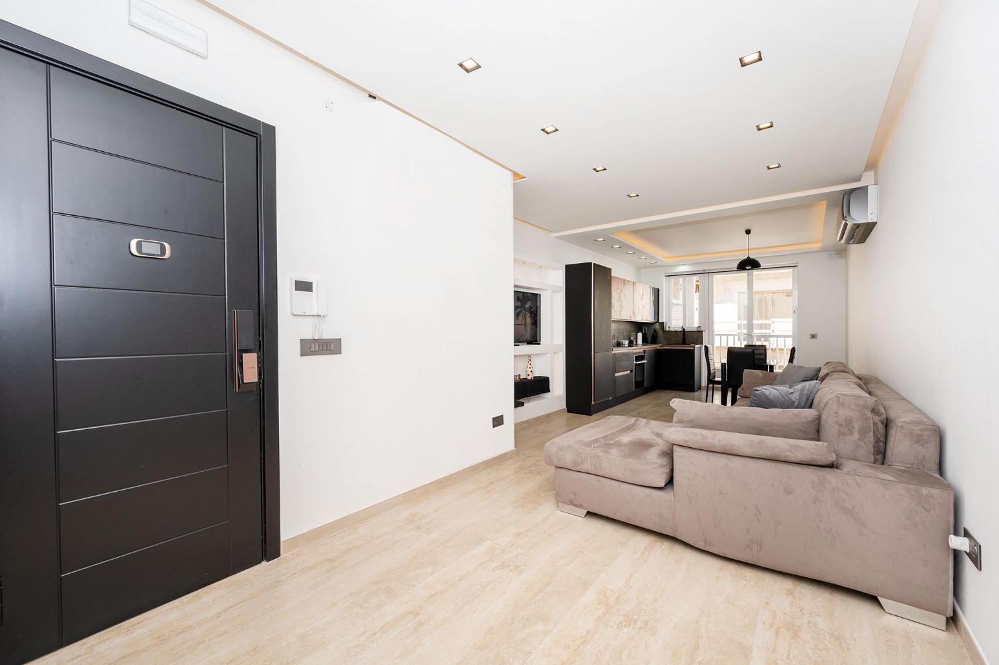 Modern 2 Bedroomed Apartment In 그지라 외부 사진