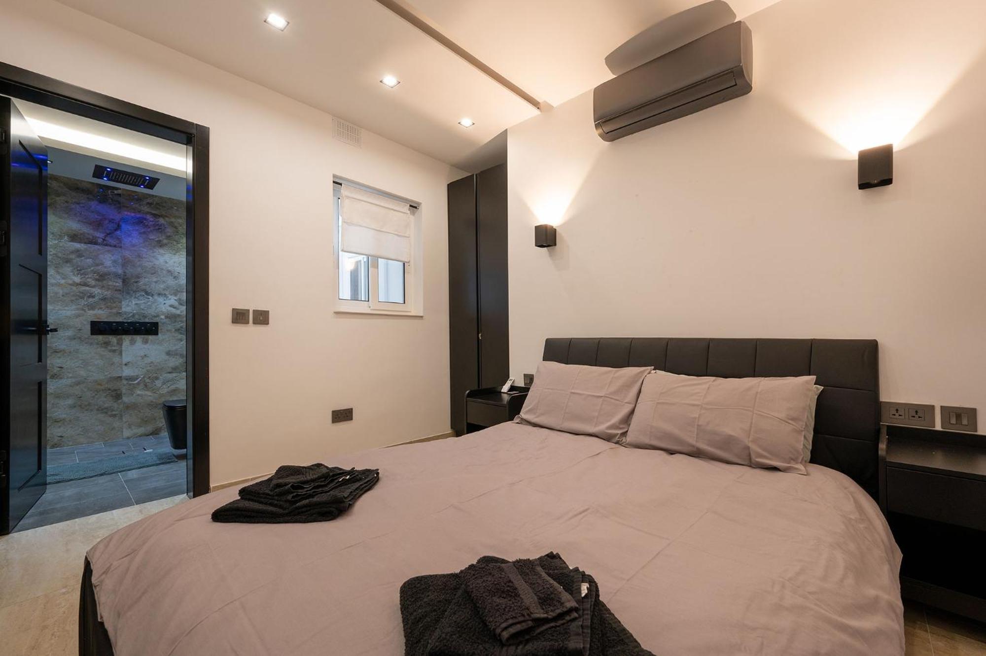 Modern 2 Bedroomed Apartment In 그지라 외부 사진