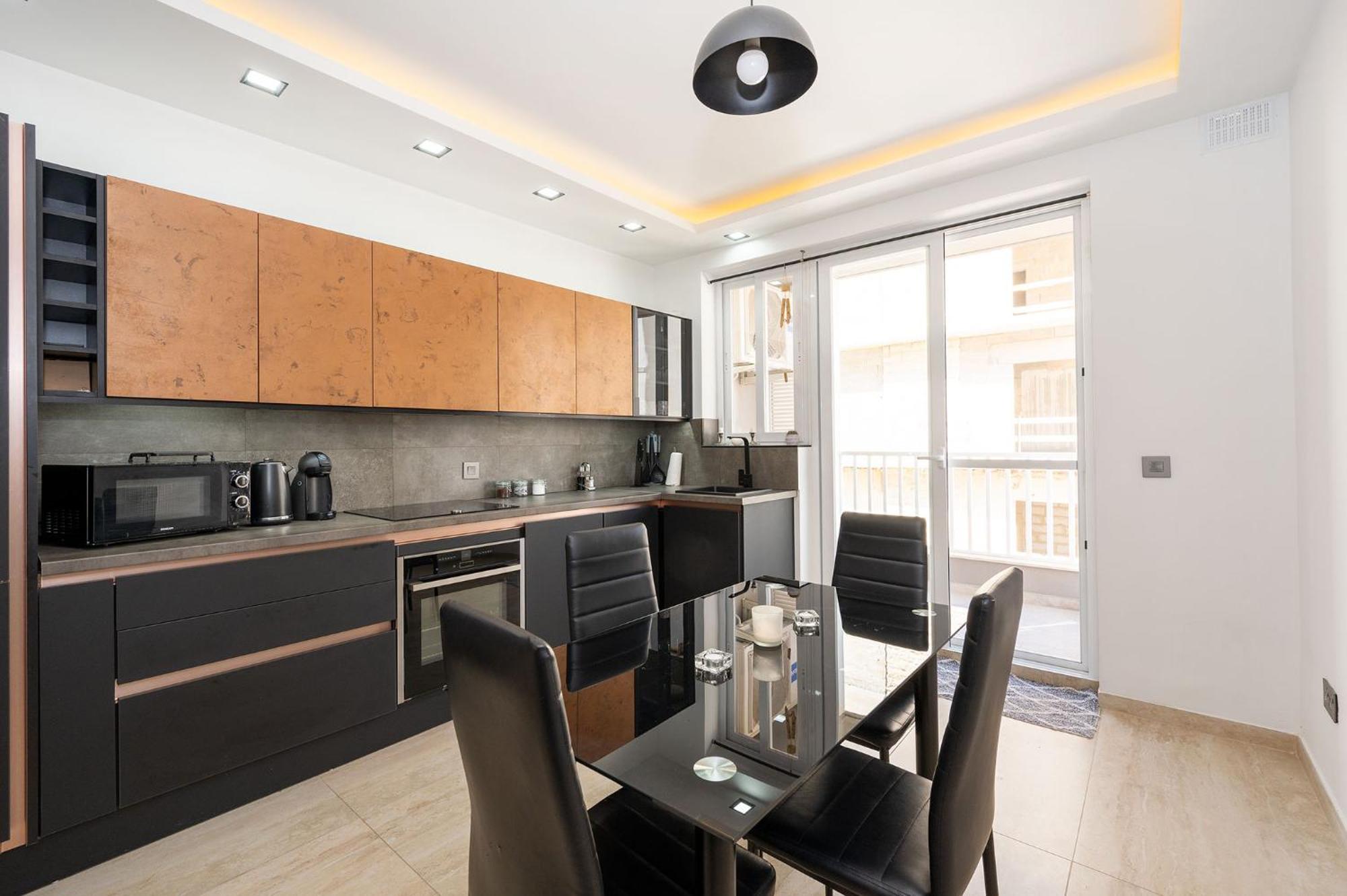 Modern 2 Bedroomed Apartment In 그지라 외부 사진
