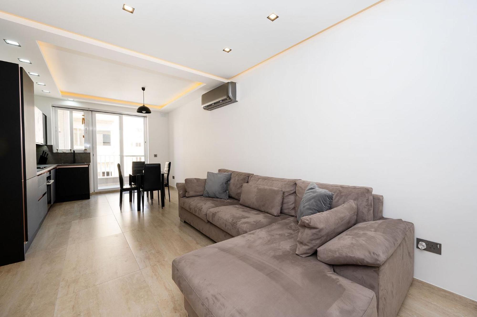 Modern 2 Bedroomed Apartment In 그지라 외부 사진