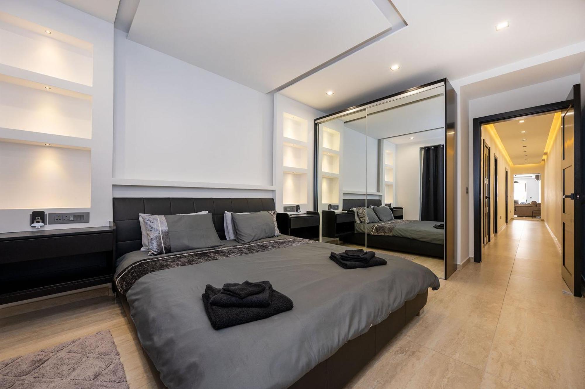 Modern 2 Bedroomed Apartment In 그지라 외부 사진